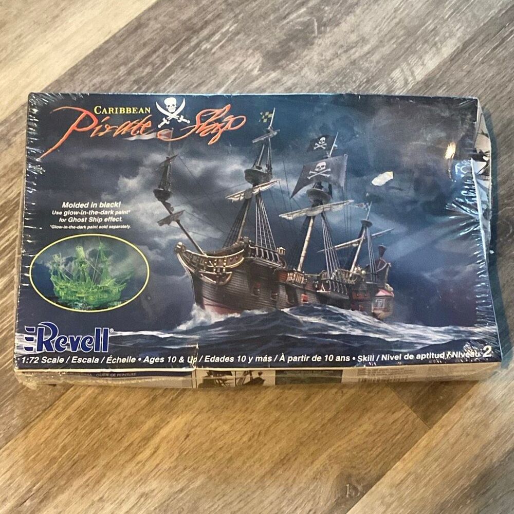 Revell Caribbean Galleon Style Pirate Ship Plastic Model Kit  1:72 Factory Seal